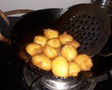 A picture of step 2 of Dahi Vada.