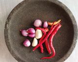 Foto langkah ke 1 dari resep Cumi dan Putren Saos Padang.
