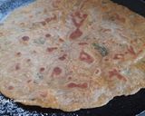 A picture of step 4 of Radish paratha.