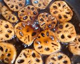 Hình bước làm 2 của món Củ Sen Kho Tiêu Chay