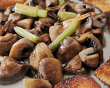 Foto del paso 4 de la receta: Ajos Tiernos (Ajetes) con Champiñones