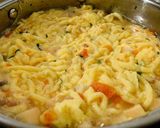 Hình bước làm 5 của món Mì trứng rau củ cho bé 🍜