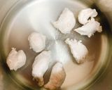 Hình bước làm 2 của món Canh Cải Kale Nấu Giò Sống