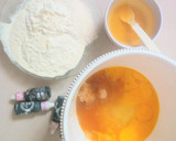Foto langkah ke 1 dari resep Steamed Rainbow Cake Ny Liem.
