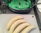 Foto langkah ke 3 dari resep Es Pisang Ijo (Es Pisang Hijau).