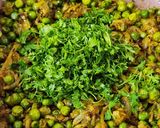 A picture of step 9 of Hare Matar Ki Ghugni.