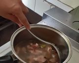 รูปขั้นตอนการทำที่ 3 ของ แกงลาวมะรุมใส่หมู สูตรแม่บ้านปุ๊