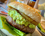 Foto del paso 5 de la receta: Burger con piña al curry y guacamole de jalapeño