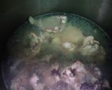 Foto langkah ke 1 dari resep SOP Tulang Ayam.
