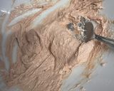 Foto del paso 3 de la receta: Galletas real food sabor choco blanco y fresas