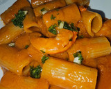 Foto del paso 6 de la receta: Rigattoni en salsa de gambitas rojas