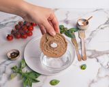Foto del passaggio 2 della ricetta Frisella con pomodorini