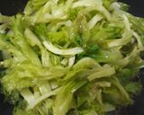Hình bước làm 2 của món Ngồng rau diếp xào sốt dầu hào
