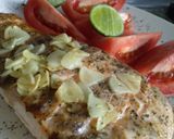 Foto del paso 5 de la receta: Filete de salmón sellado en láminas de ajo adobado con hierbas de mi huerta