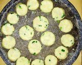 Foto langkah ke 4 dari resep Perkedel Kentang Kornet.