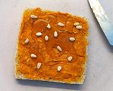 Foto del paso 3 de la receta: Sándwich Mallorquín de Sobrasada con Miel y Piñones