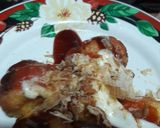A picture of step 6 of Takoyaki sosis and cheese.