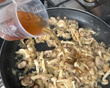 Foto del paso 5 de la receta: Solomillo de cerdo con salsa de setas al oporto