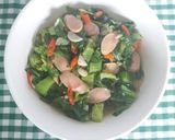 Foto langkah ke 4 dari resep Tumis Sawi & Sosis.