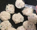 A picture of step 4 of Fluffy Teriyaki Chicken and Tofu Patties.