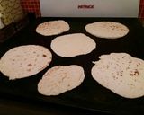 Foto del paso 2 de la receta: Pan en plancha o Piada