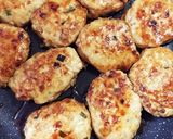 A picture of step 6 of Fluffy Teriyaki Chicken and Tofu Patties.