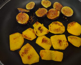 Foto del paso 4 de la receta: Papaya rellena de frutas con higos y melocotón a la plancha