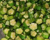 भिंडी की सब्जी (bhindi ki sabzi recipe in Hindi) रेसिपी चरण 1 फोटो