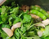 A picture of step 1 of Coconut coriander chutney.