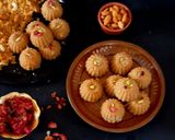 ચૂરમાના લાડુ(Churma na ladoo recipe in Gujarati) રેસીપી સ્ટેપ5ફોટો