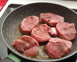 Foto del paso 1 de la receta Solomillo de cerdo con champiñones a la pimienta