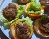 Foto langkah ke 2 dari resep Burger Mini.