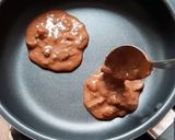 Foto langkah ke 4 dari resep Chocolate Pancake.