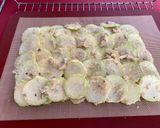 Foto del paso 2 de la receta Focaccia de calabacín rellena de queso