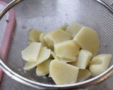 A picture of step 1 of Sweet and Savory Omelet with Ground Meat and Potatoes.