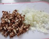 A picture of step 2 of Sweet and Savory Omelet with Ground Meat and Potatoes.