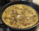 A picture of step 5 of Sweet and Savory Omelet with Ground Meat and Potatoes.