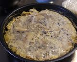 A picture of step 6 of Sweet and Savory Omelet with Ground Meat and Potatoes.