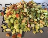 Une image de l'étape 3 de Compote de rhubarbe et pêches de vigne à la vanille.