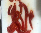 Foto del paso 5 de la receta: Lomo en salsa de cebolla con tiras de piquillo