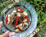 รูปขั้นตอนการทำที่ 4 ของ เส้นบุกผัดอกไก่พริกแห้ง เกือบคลีน