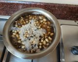 A picture of step 1 of Rajma lobia masala.