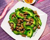 Hình bước làm 3 của món Bao Tử Cá Ba Sa Xào Khổ Qua Rừng