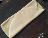 A picture of step 4 of Egg lifafa paratha.