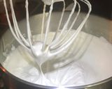 Foto del paso 1 de la receta: Bizcochuelo rápido y decoración con chocolates
