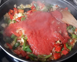 Foto del paso 3 de la receta: Pollo con tomate y setas