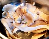 Hình bước làm 2 của món Mướp Khía Xào Nấm Bào Ngư