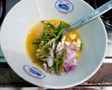 Foto langkah ke 3 dari resep Telur Dadar Cabe Ijo.