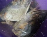 Foto langkah ke 1 dari resep Sup kepala Ikan Asin Tenggiri.