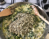 Foto del paso 3 de la receta: Tortellini de espinaca y ricotta con salsa de brócoli Roquefort